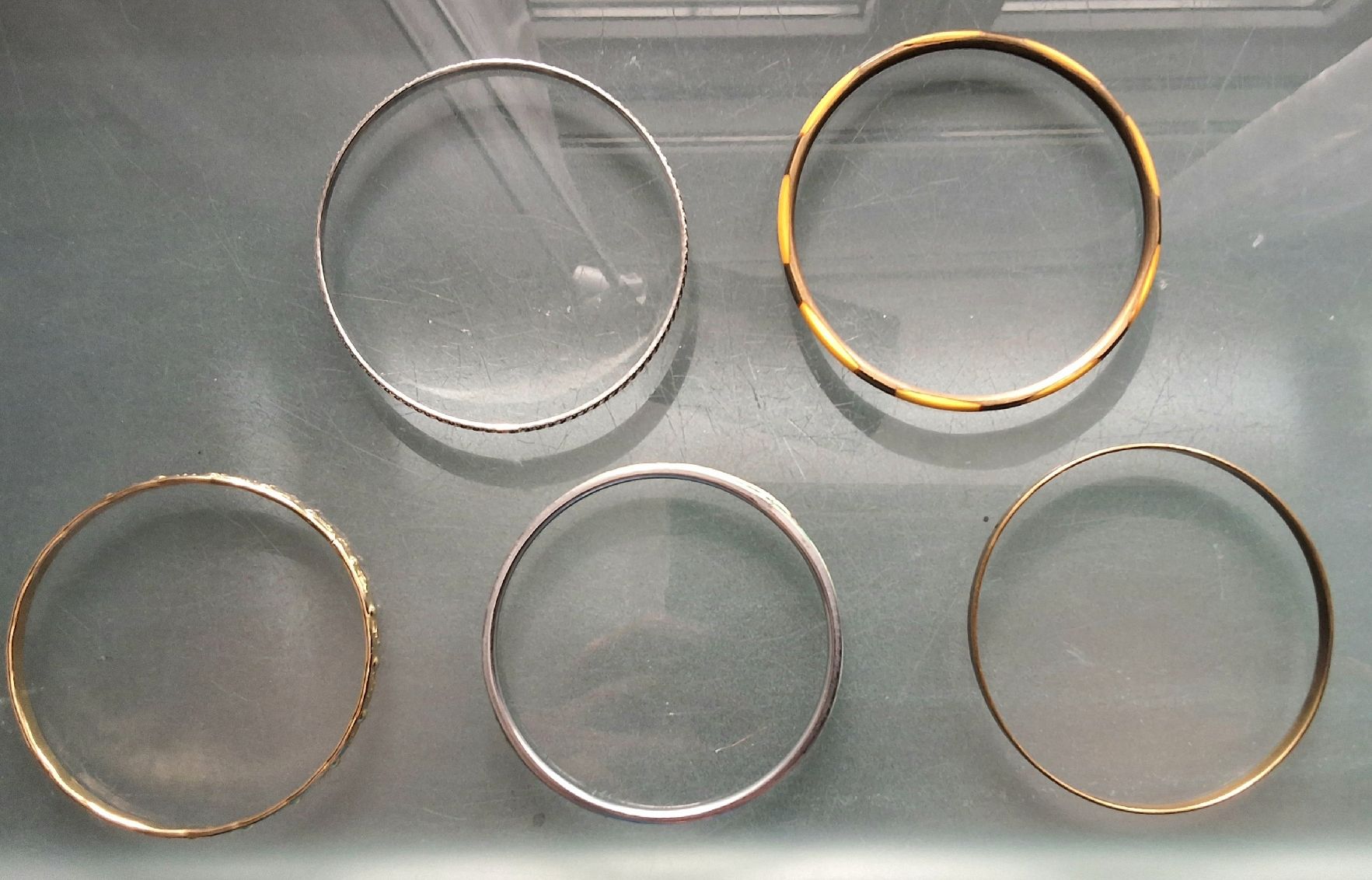 Bracciali & Braccialetti: 5 schmale Armreife – Usato da Oftringen venduto da Waltereg 3