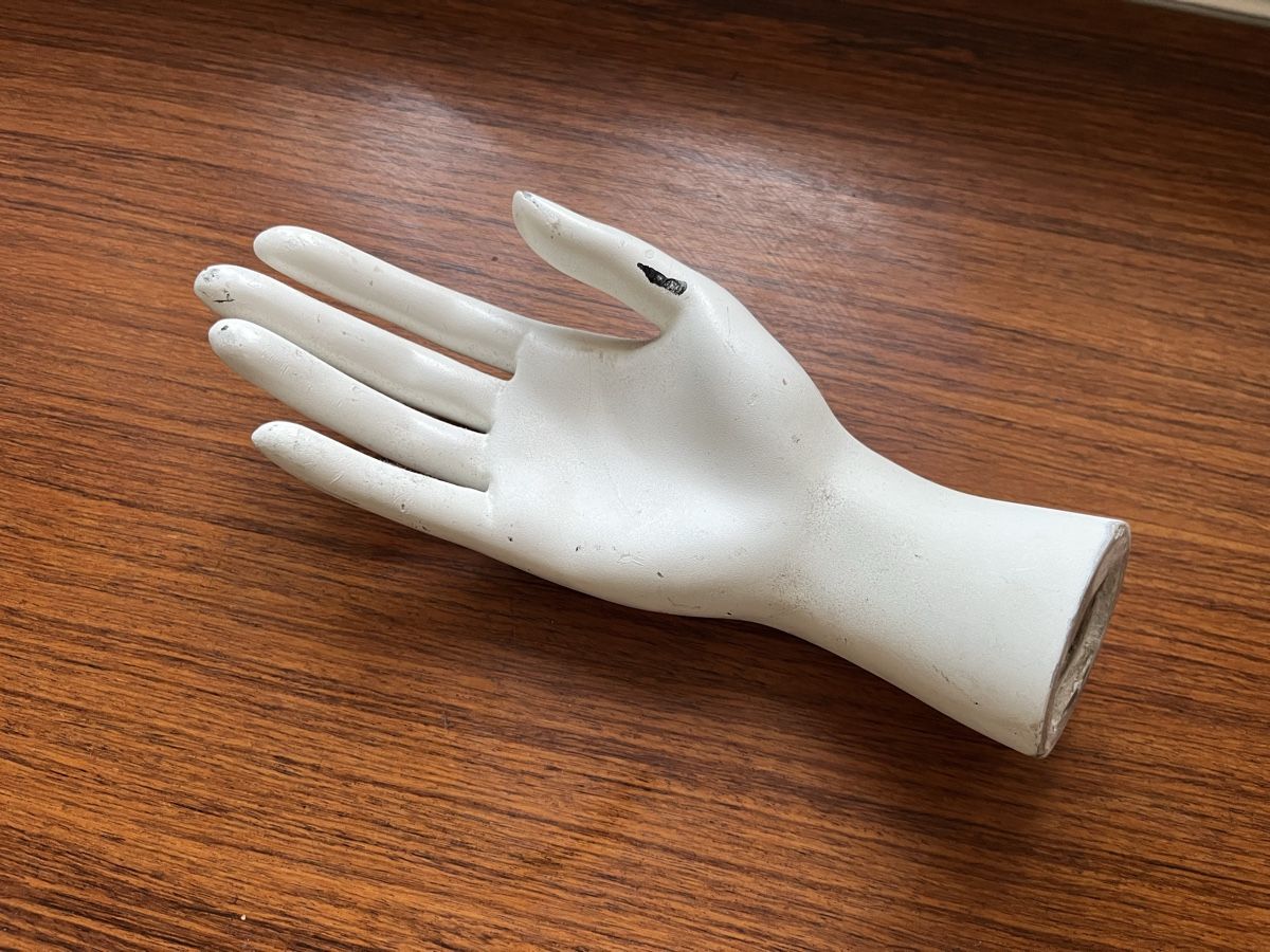 Equipement de magasin & Foires: Main de mannequin blanche – D'occasion à La Chaux-de-Fonds par vert_j