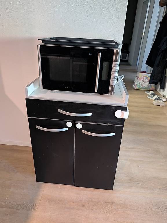 Regale: Mikrowellen Möbel – Gebraucht aus Herisau von Mister.Vagabond 1