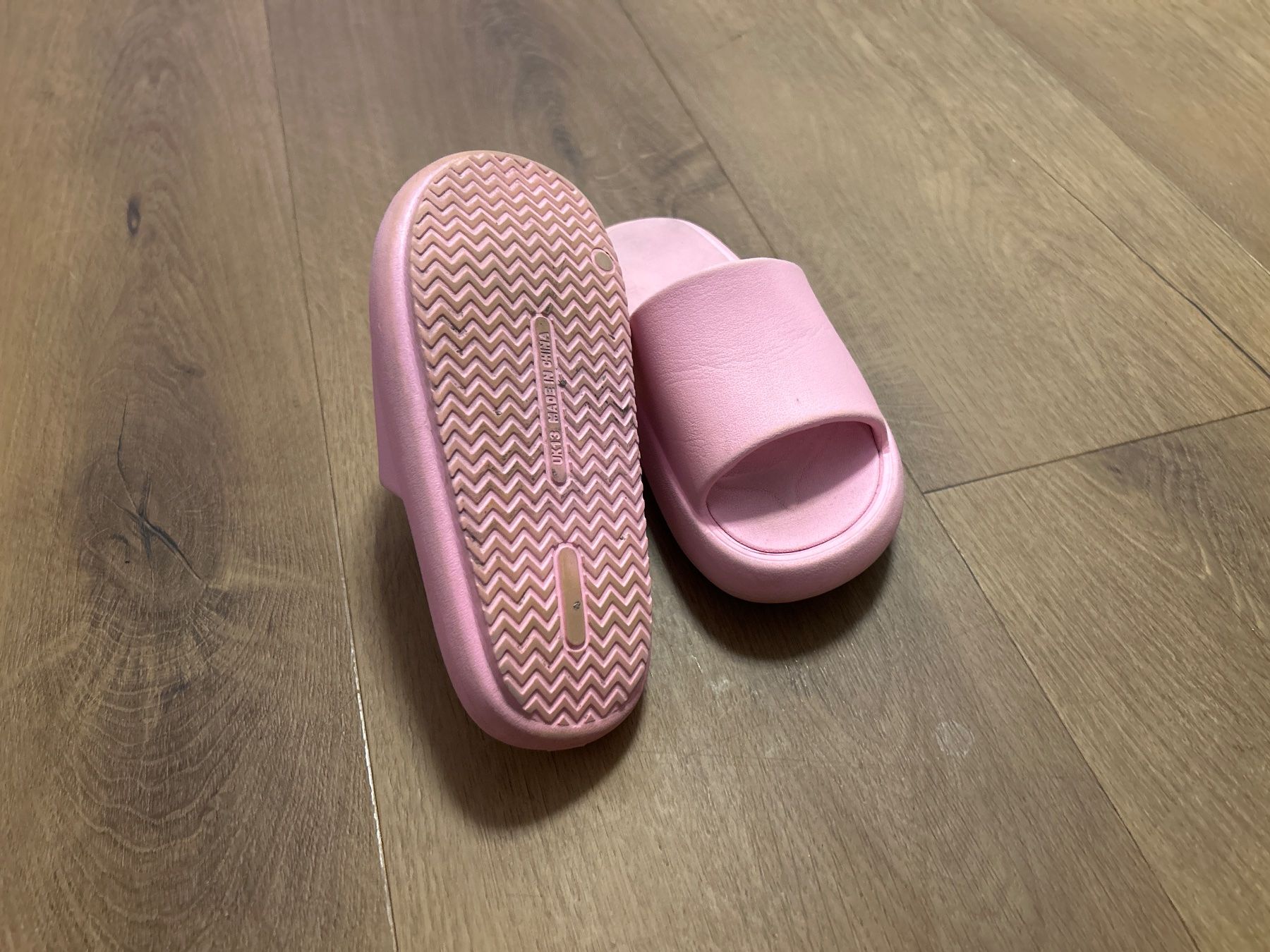 Scarpe per ragazze: Wolken Badeschuhe Badelatschen Mädchen Gr 32 – Usato da Regensdorf venduto da Spyke55 2