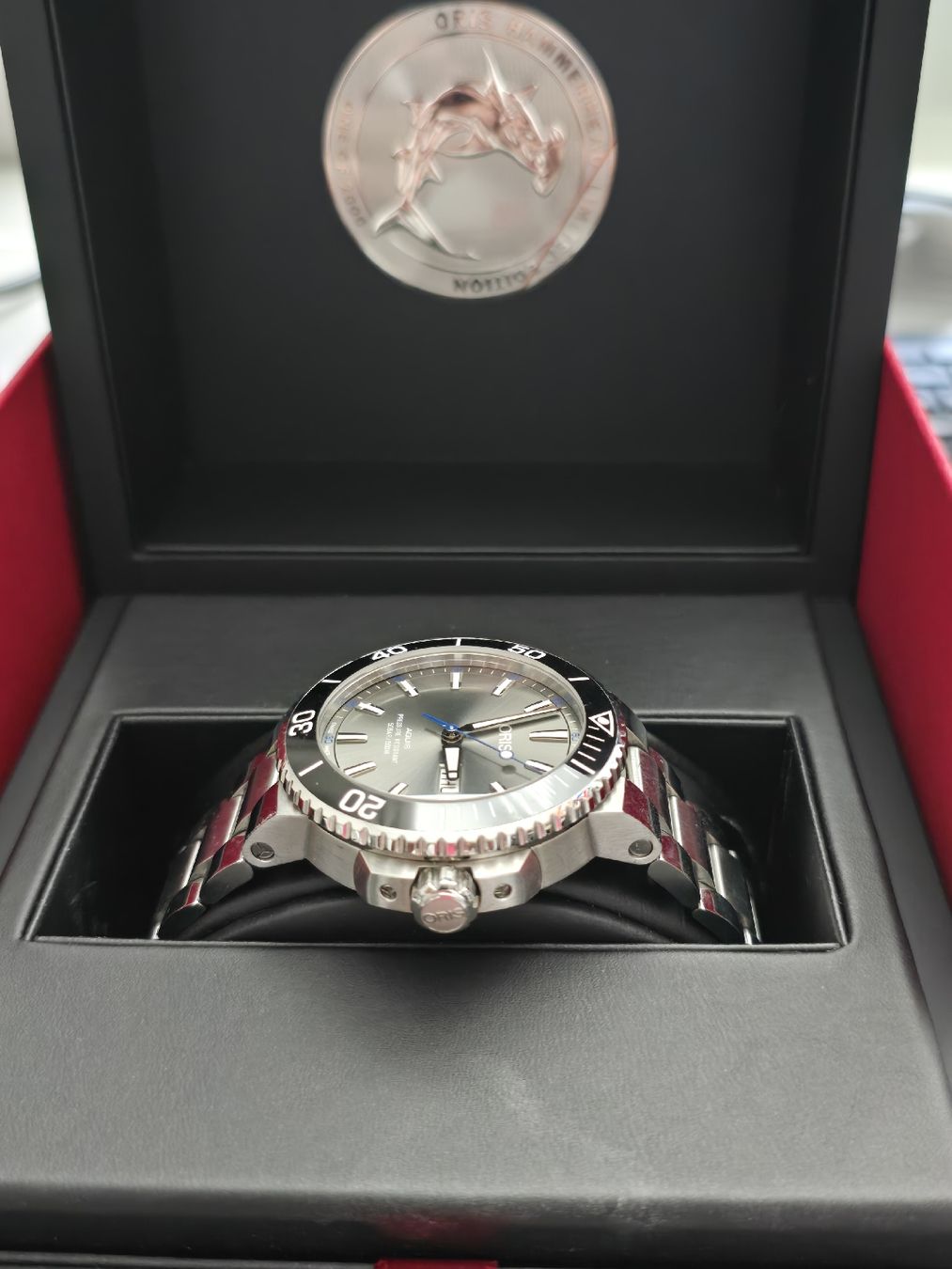 Oris Uhren: Oris Aquis Limited Edition Hammerhead – Gebraucht aus Zürich von Fash1on 1