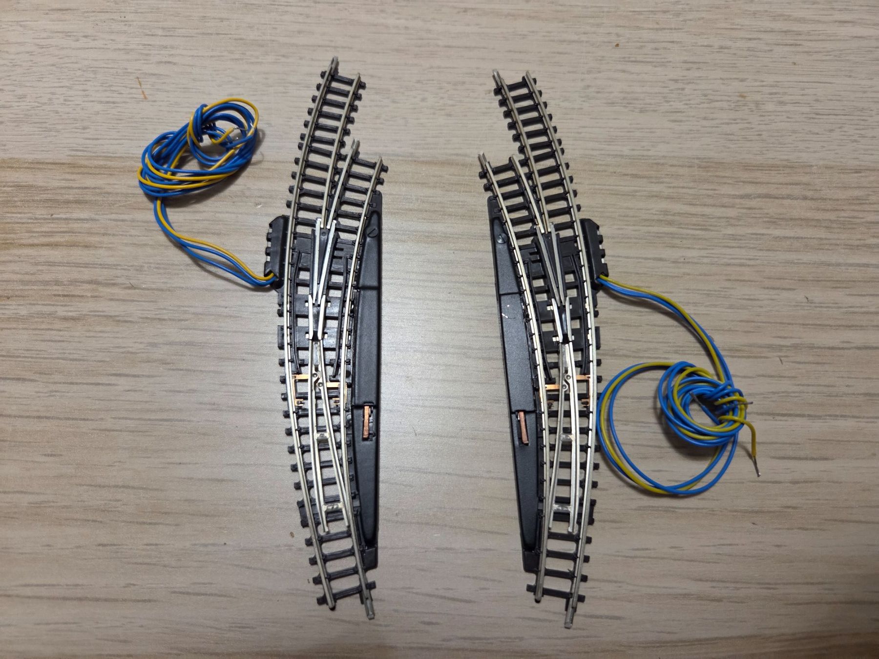 Märklin Modellini di ferrovie: Märklin 8567 Bogenweichenpaar Z (6) – Usato da St-Aubin-Sauges venduto da Lo_Go