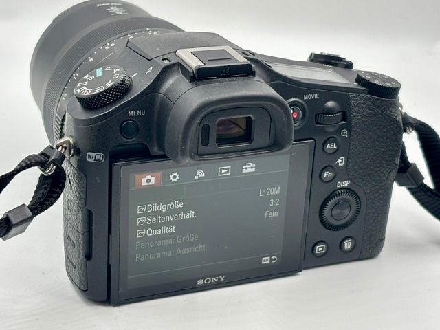 Sony Kamera: Sony DMC-RX10 / RX10 I / Mark 1 – Gebraucht aus Seewis Dorf von Plebejus 2