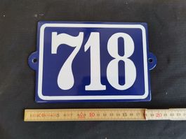 Alte Hausnummer 718, Hausnummer Emalliert 718, Haus Nr.