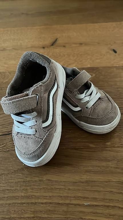 Schuhe für Jungen: Vans, Gr 22 – Gebraucht aus Naters von liv_92f5