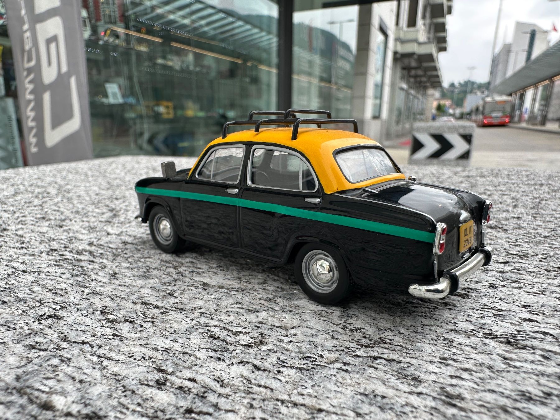 Kit di modellismo & Modellini statici: Deagostini 1:43 Hindustan Ambassador – Usato da Chiasso venduto da Carrara-Modellismo 1