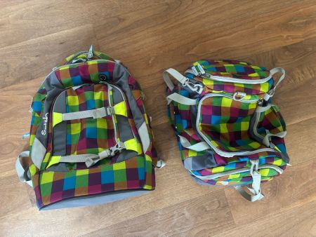 1 Rucksack der Marke Satch mit Sporttasche