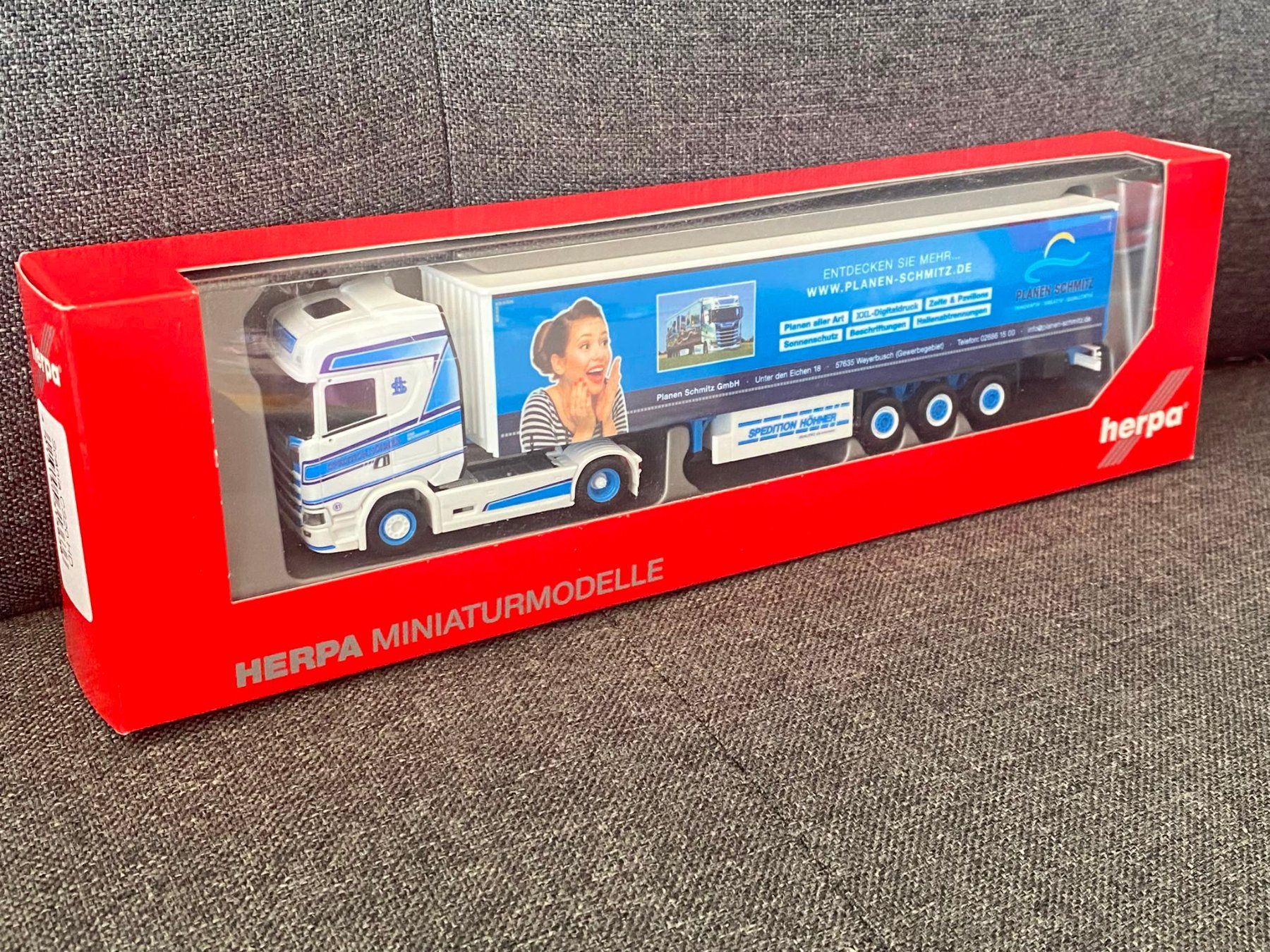 Herpa Modellini d'auto: Scania S  Spedition Höhner 1/87 – Nuovo e nell'imballaggio originale da Berg (Dägerlen) venduto da tscania