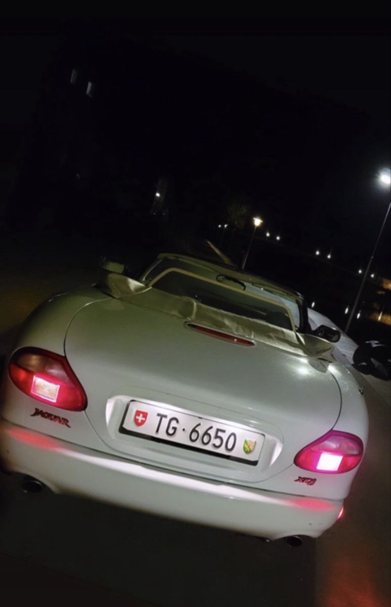 Jaguar Automobili: Jaguar XK8 Convertible – Difettoso da Steckborn venduto da motorschuppen 3