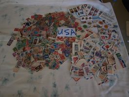 USA  ca 3000 Marken = 210 g . mit Papier +Abgelöst Gebraucht
