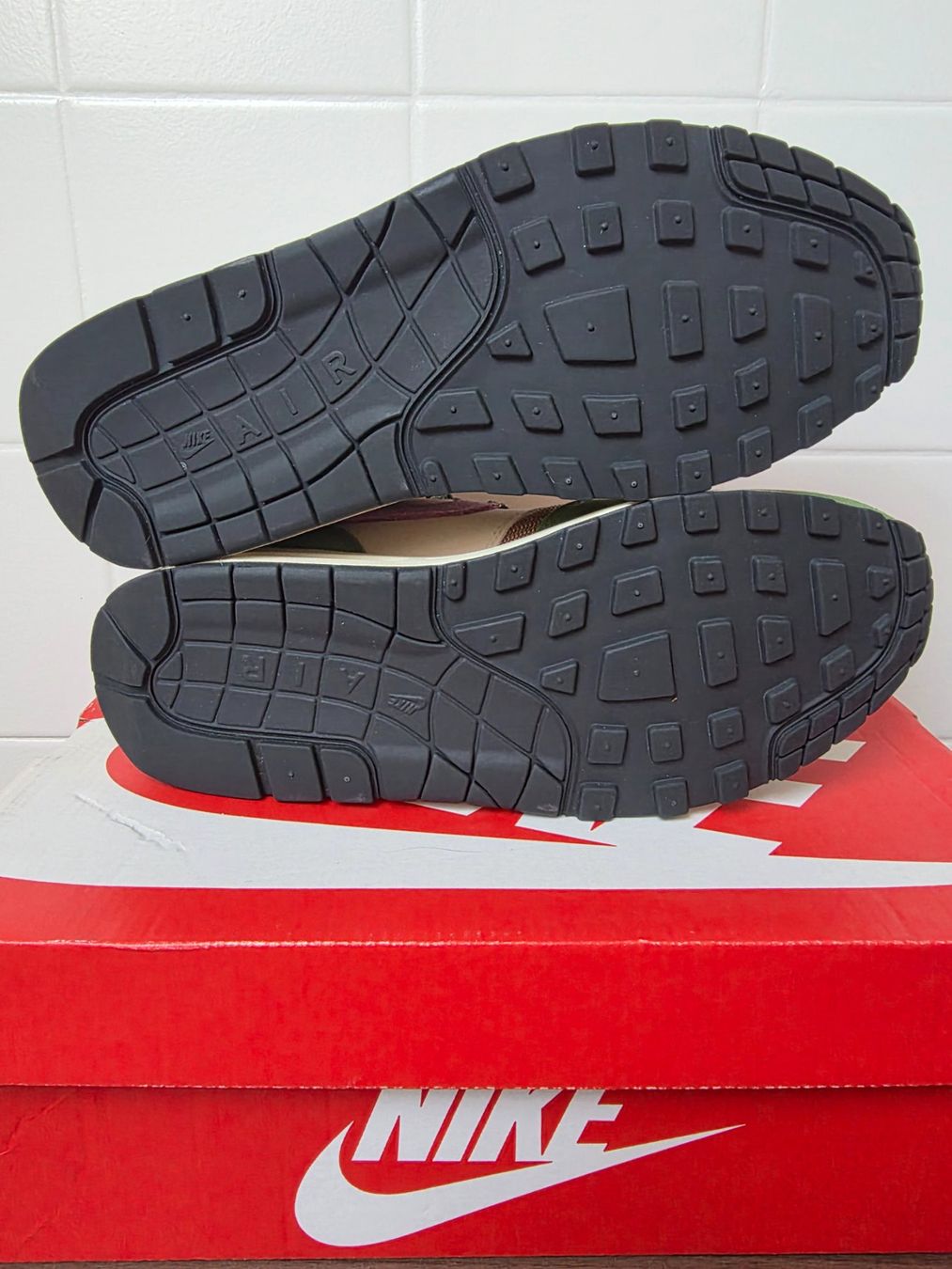 Nike Scarpe da uomo: Nike Air Max 1 – Nuovo e nell'imballaggio originale da Fleurier venduto da dav_xx8y 5