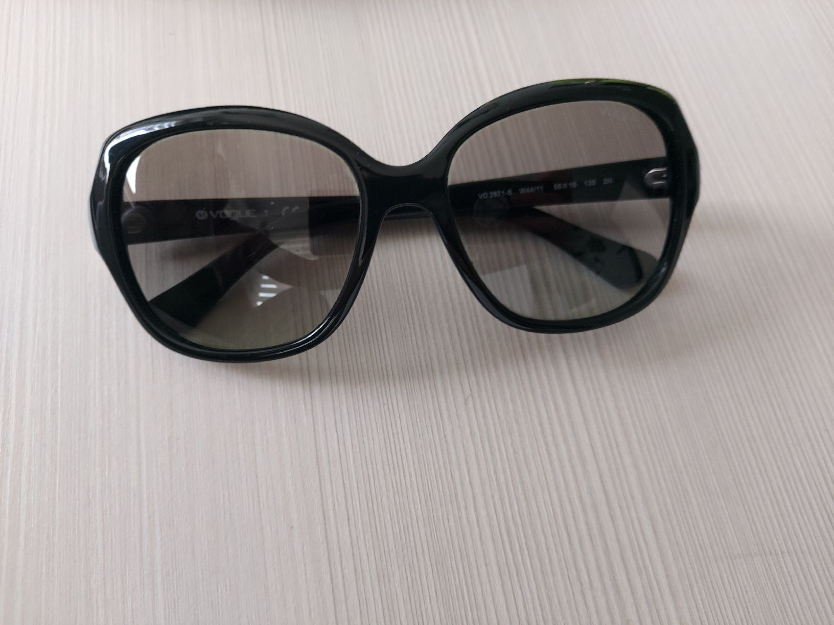 Vogue Occhiali & Lenti: Occhiali da sole Vogue – Usato da tenero venduto da Mam74 1