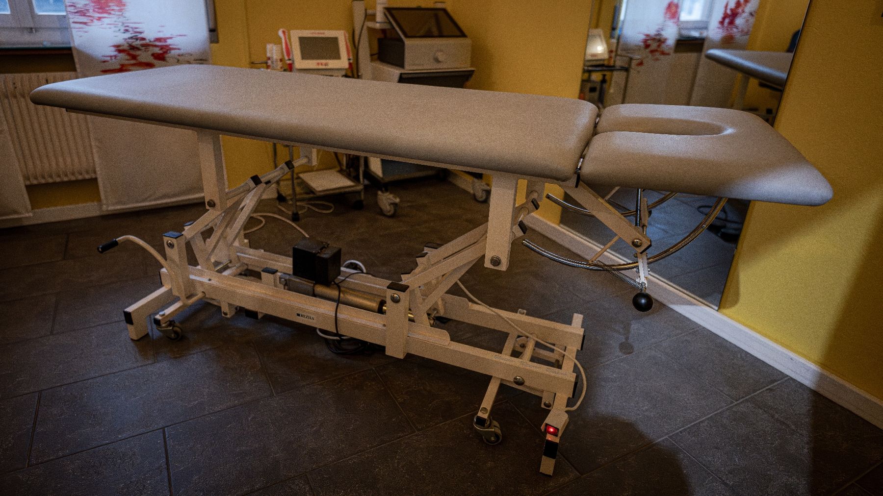 Chaises longues: Massagetisch elektrisch – D'occasion à Pieterlen par Tollot 3