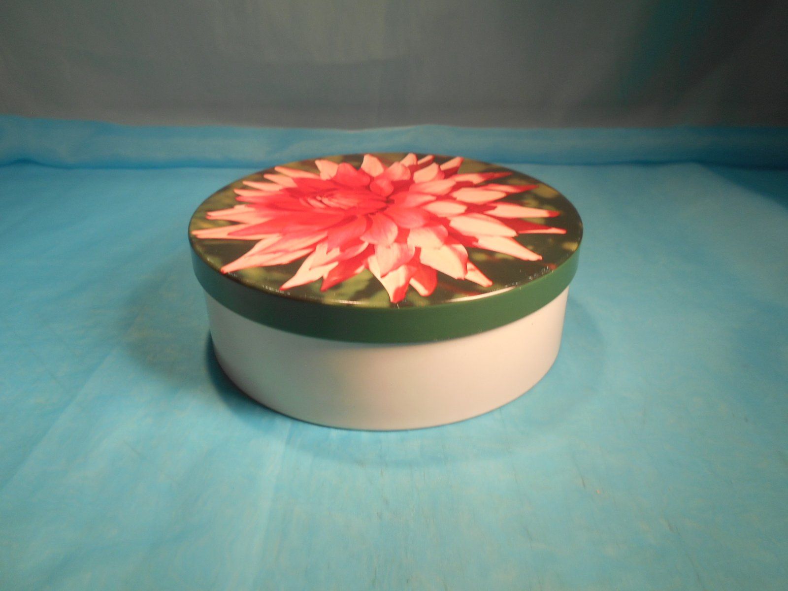 Autres décorations & accessoires: Blechbüchse mit Dahlie – D'occasion à Bellach par JingleCherry 1