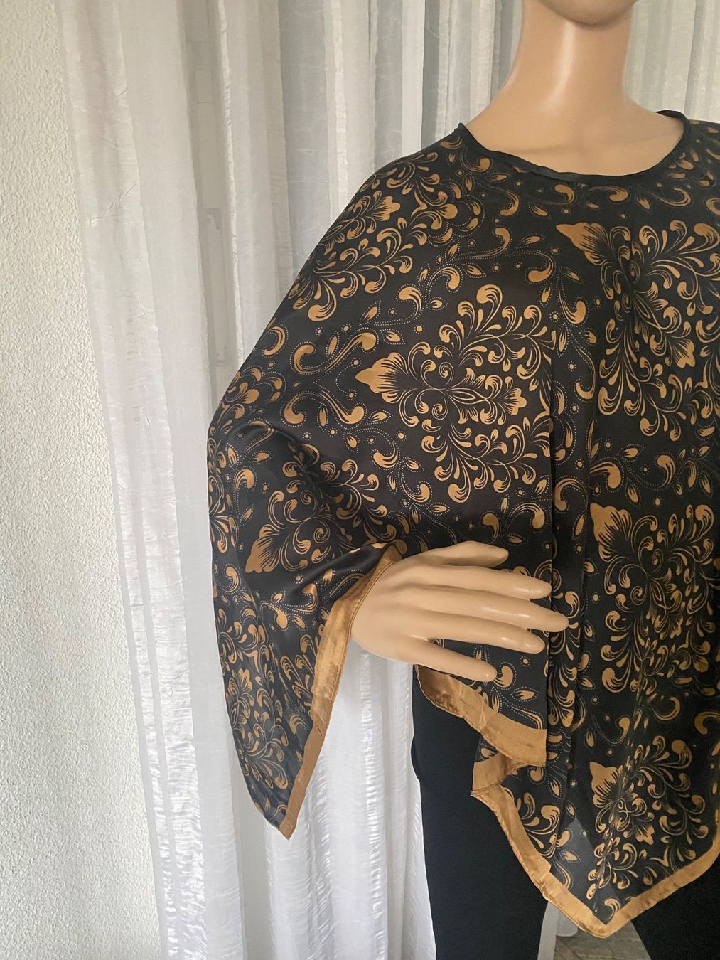Blusen: edler/stylischer Blusen-Poncho,Silk-Feeling,1 Size – Neu und originalverpackt aus Winkel von ferrari2022 6