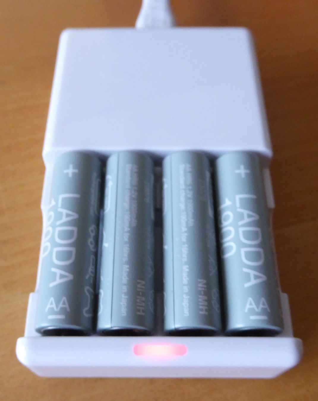 Akkus & Batterien: Batterieladegerät für 4 AA oder 4 AAA Batterien – Neu (gemäss Beschreibung) aus Spreitenbach von Turbo_1105 4