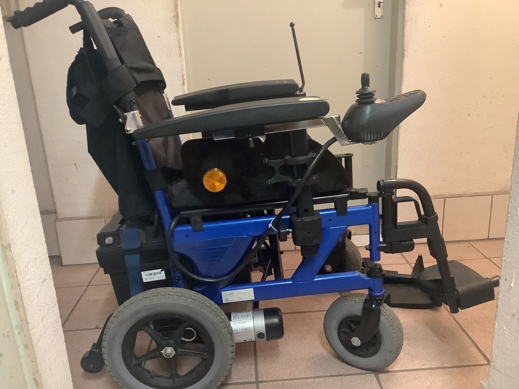 Sedie a rotelle: Elektro-Rollstuhl COBRA 320 – Usato da Bern venduto da pdm77