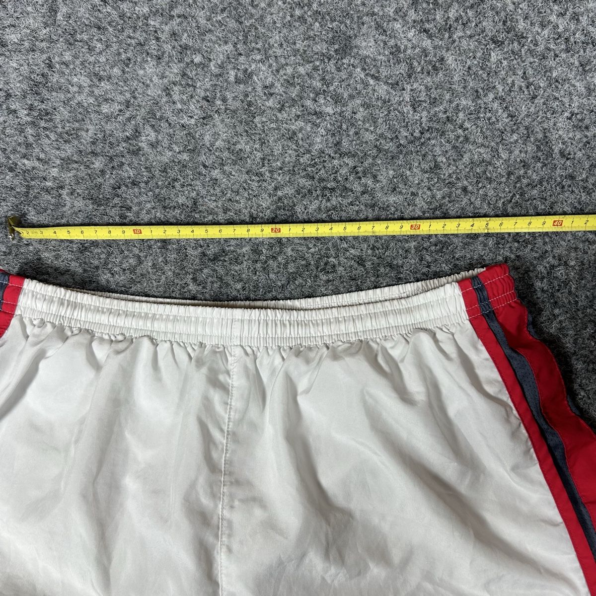 Nike Canottiere & Pantaloni: Sport Nike short  – Nuovo (secondo la descrizione) da La Sagne NE venduto da Matlasape 2