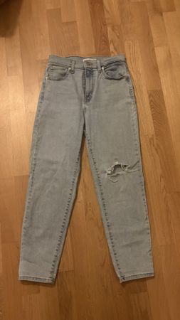 Levis Jeans 28