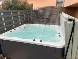 Spa Jacuzzi 5 places Aquavia Spa VELVET Blanc AK327AV