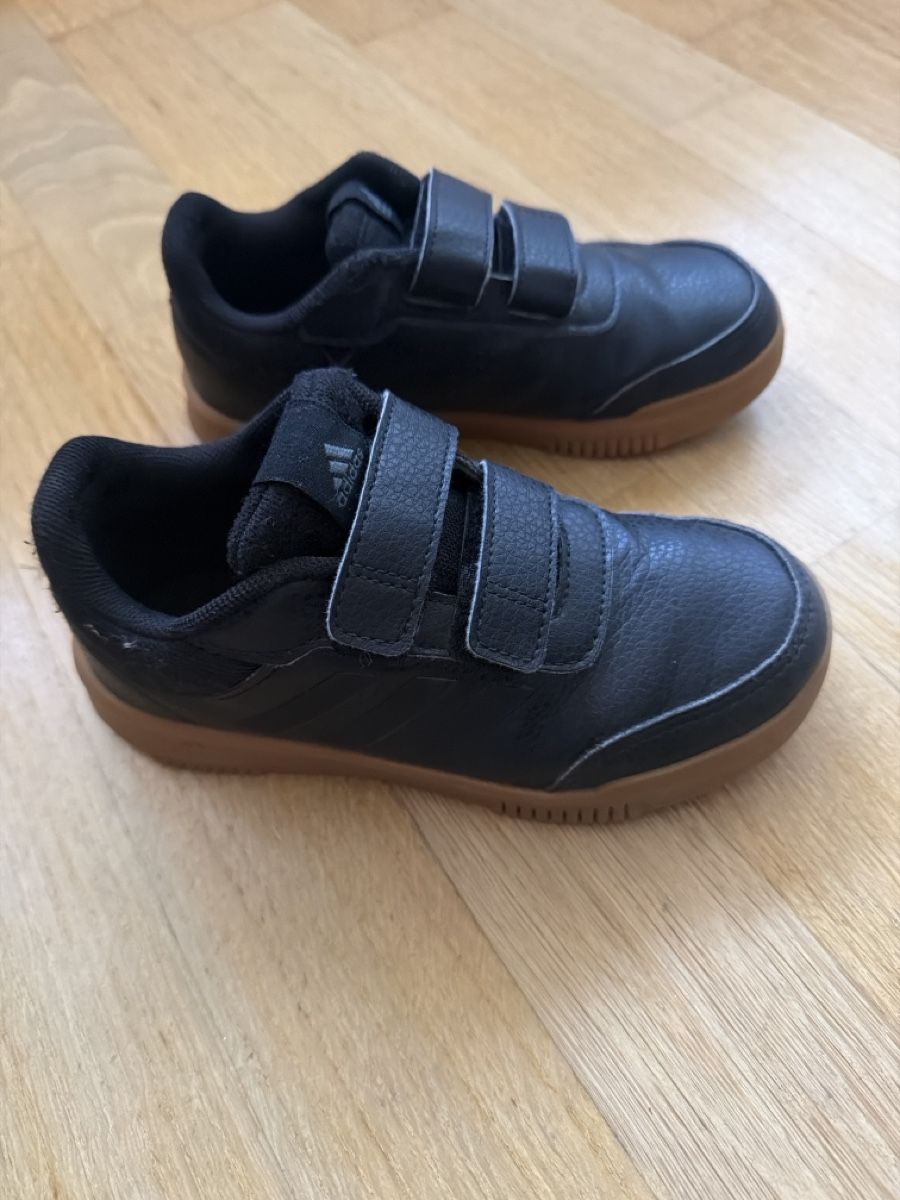 Schuhe für Jungen: Adidas Schuhe gr31 – Gebraucht aus Bern von Tweety5611