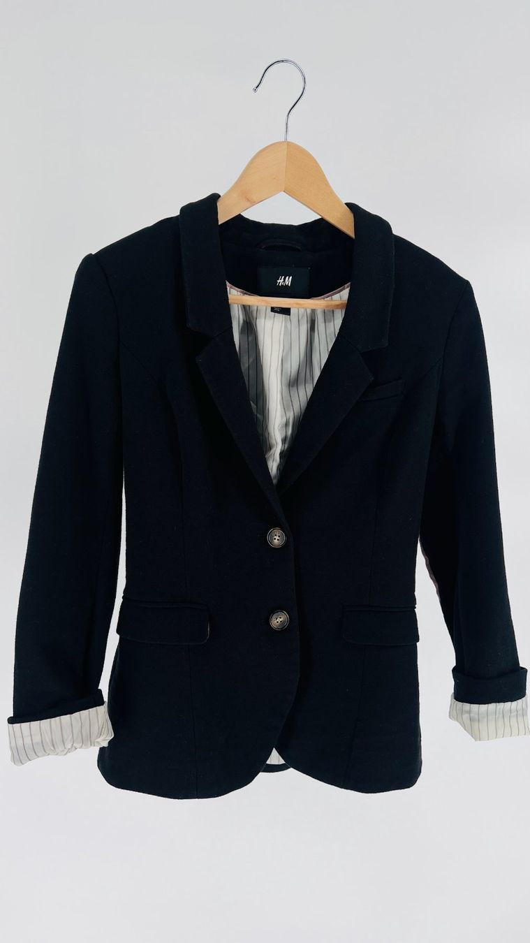 H&M Completi & Tailleur: Schwarzer H&M Blazer, Grösse 36, Top Zustand – Usato da Oberurnen venduto da Kokosbluete