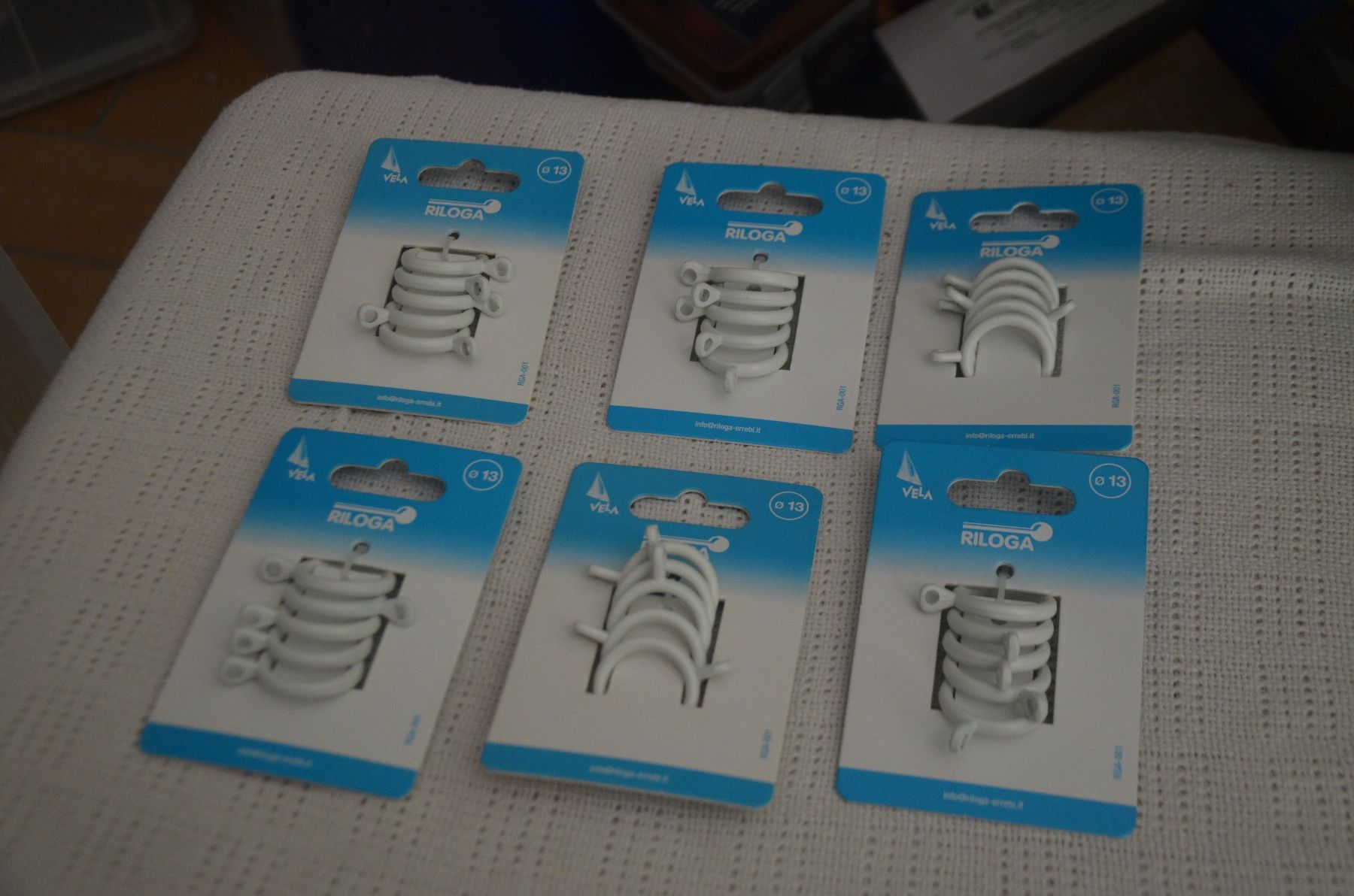 Autres articles pour la maison: RING VORHANG NEU - 6 PAKETE – Neuf avec emballage d'origine à Chiasso par Dolly015