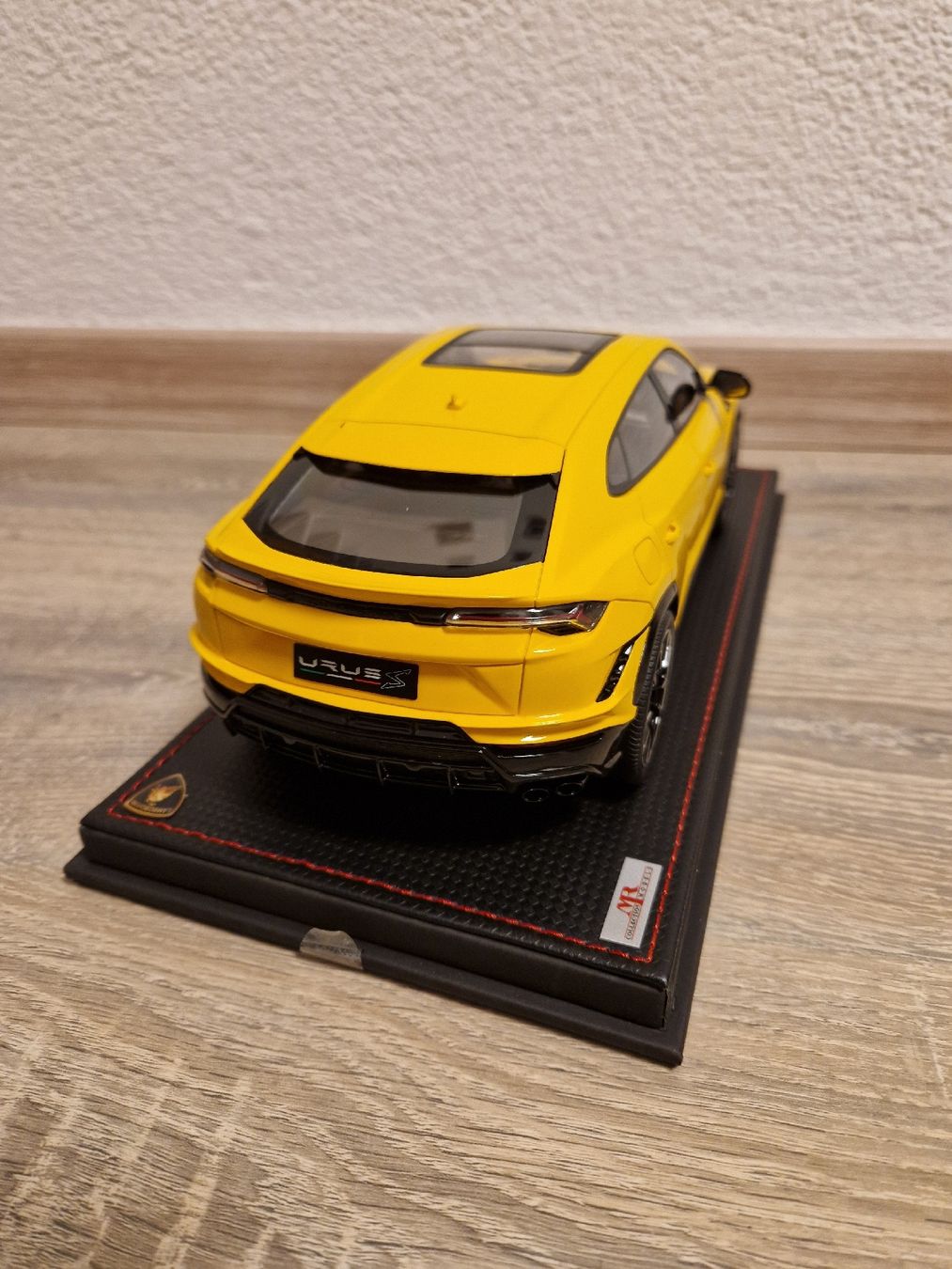Lamborghini Modellautos: Lamborghini Urus Modellauto Gelb 1:18 MR Collection – Neu und originalverpackt aus Studen BE von Continentalcollector 3