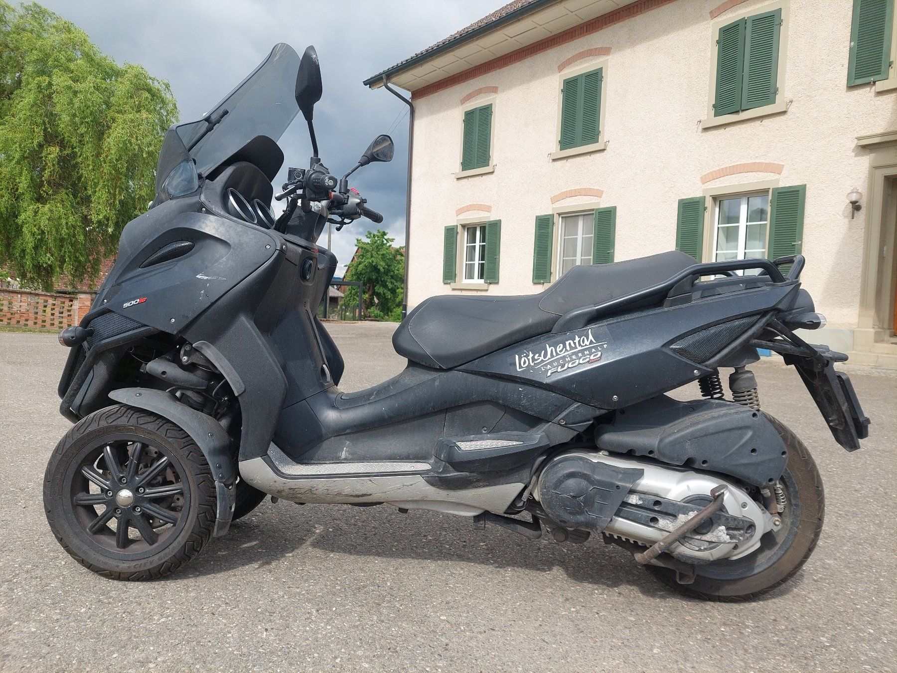 Gilera A tre ruote: Gilera Fuoco 500 3Rad Roller baugleich Piaggio MP3 – Usato da Schleitheim venduto da ZieglerMotoRecycling 1