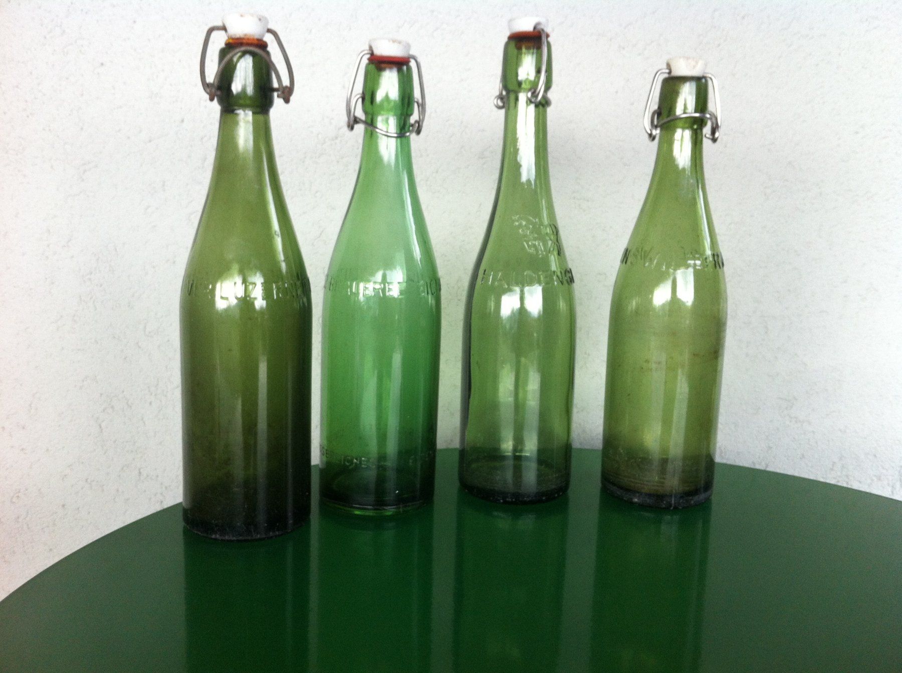 Gläser, Krüge & Flaschen: 4 alte Bierflaschen mit Bügel – Gebraucht aus Brunnen von Artemis53