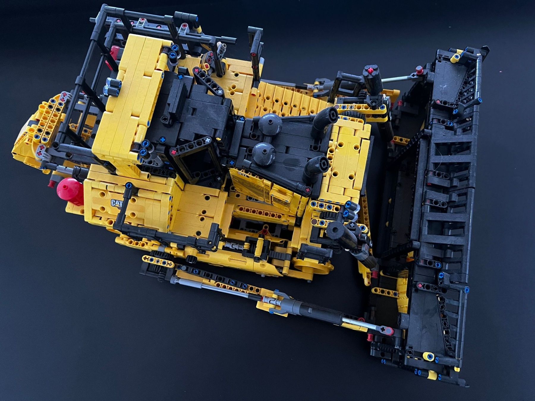 Lego Kit di costruzioni: Lego technic app- controled bulldozer cat d11 42131 – Usato da Jona venduto da firmbach