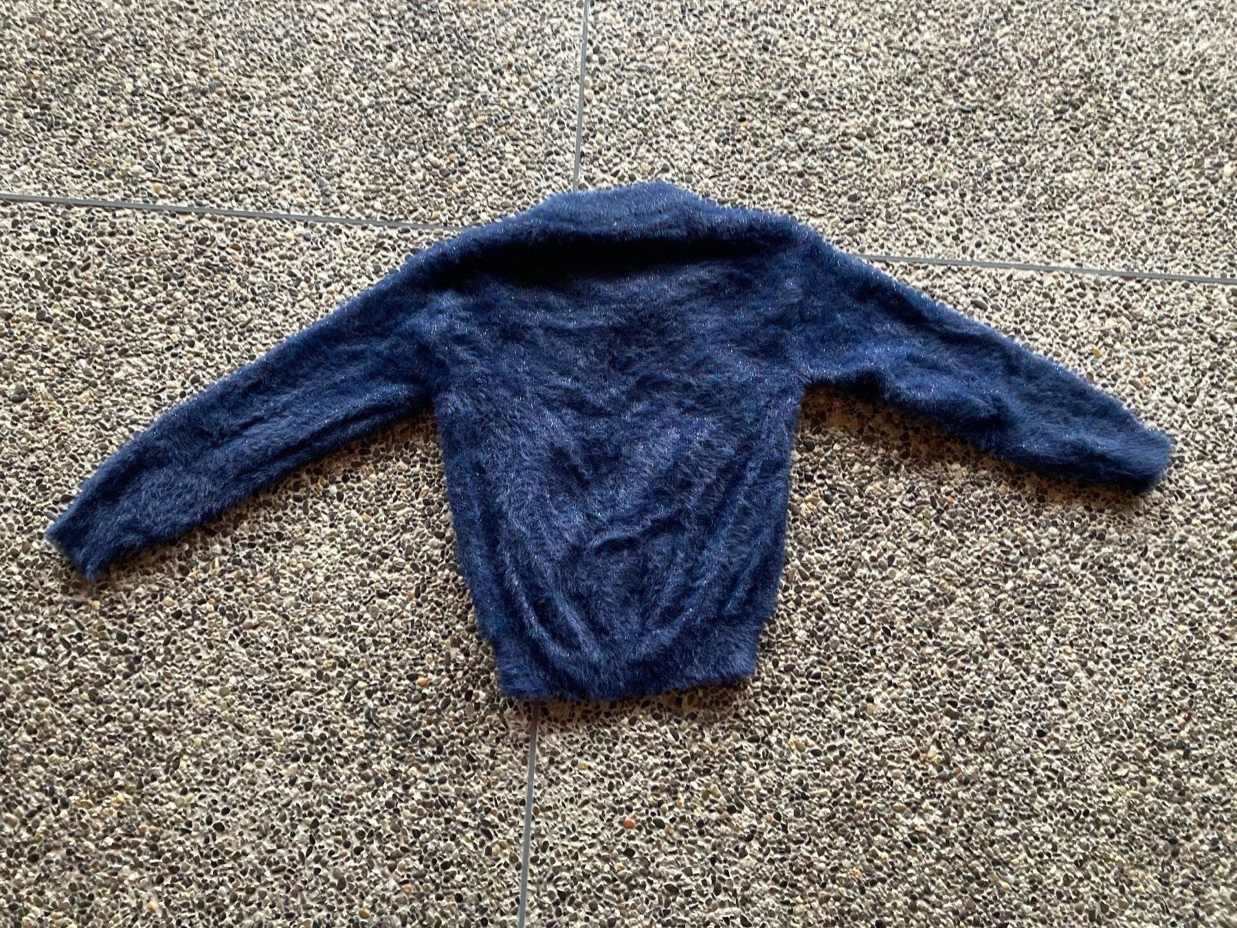 C&A Pullover & Sweatshirts: Pullover, Einhorn / Pegasus Pailletten, Gr. 134 (eher 128) – Gebraucht aus Aetingen von Nadinsky 2