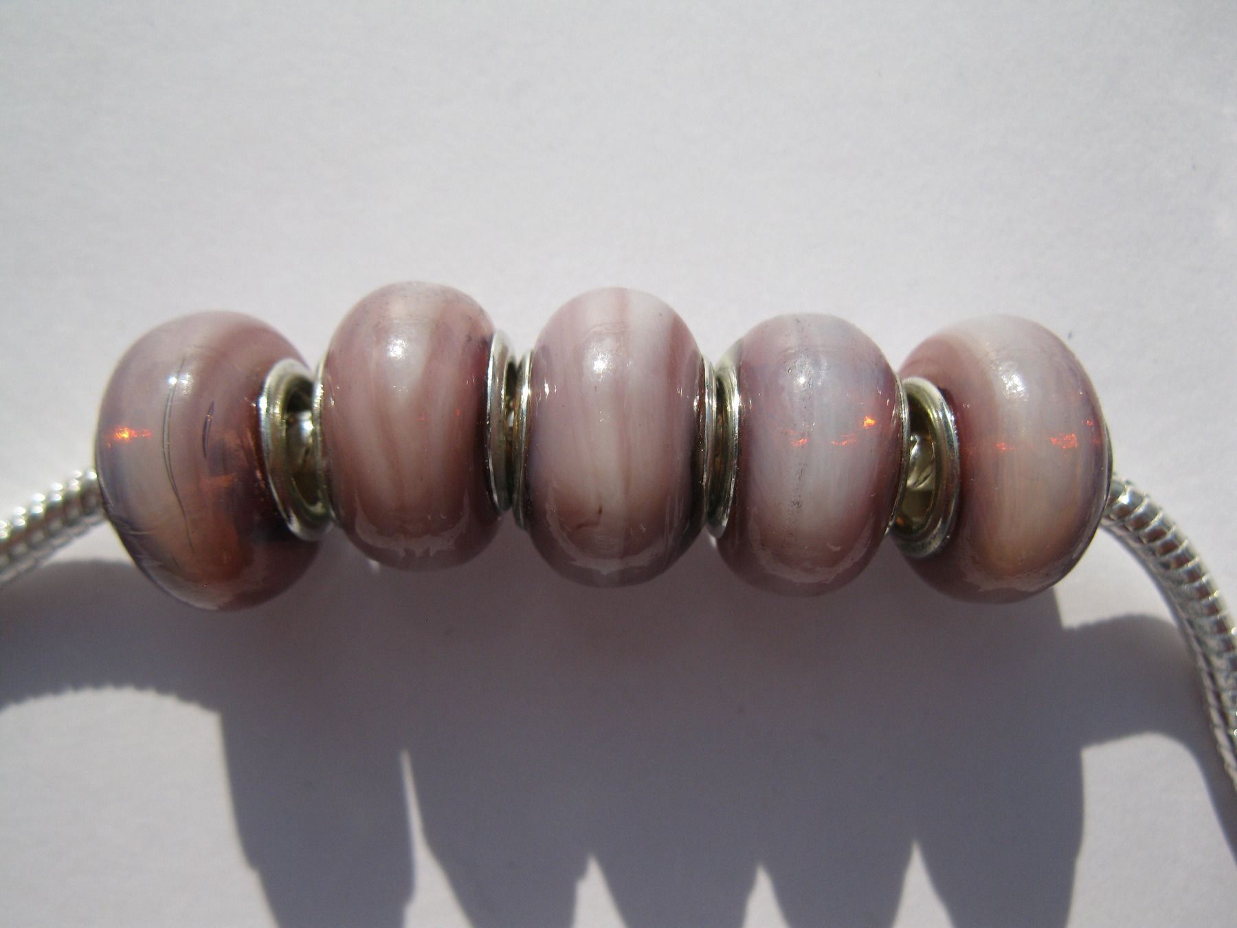 Perle (finte): 3 Glasperlen, Grosslochperlen, Beads Mauve stripe – Nuovo e nell'imballaggio originale da St. Margarethen TG venduto da LuanaKa