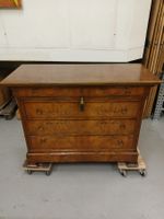 VINTAGE KOMMODE MIT 4 SCHUBLADEN UND 1 GEHEIMSCHUBLADE TOP