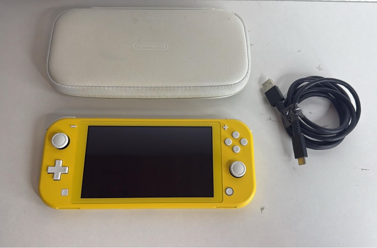 Nintendo Console: Yellow Nintendo Switch Lite - Excellent Condition! – Usato da Ehrendingen venduto da bubulence