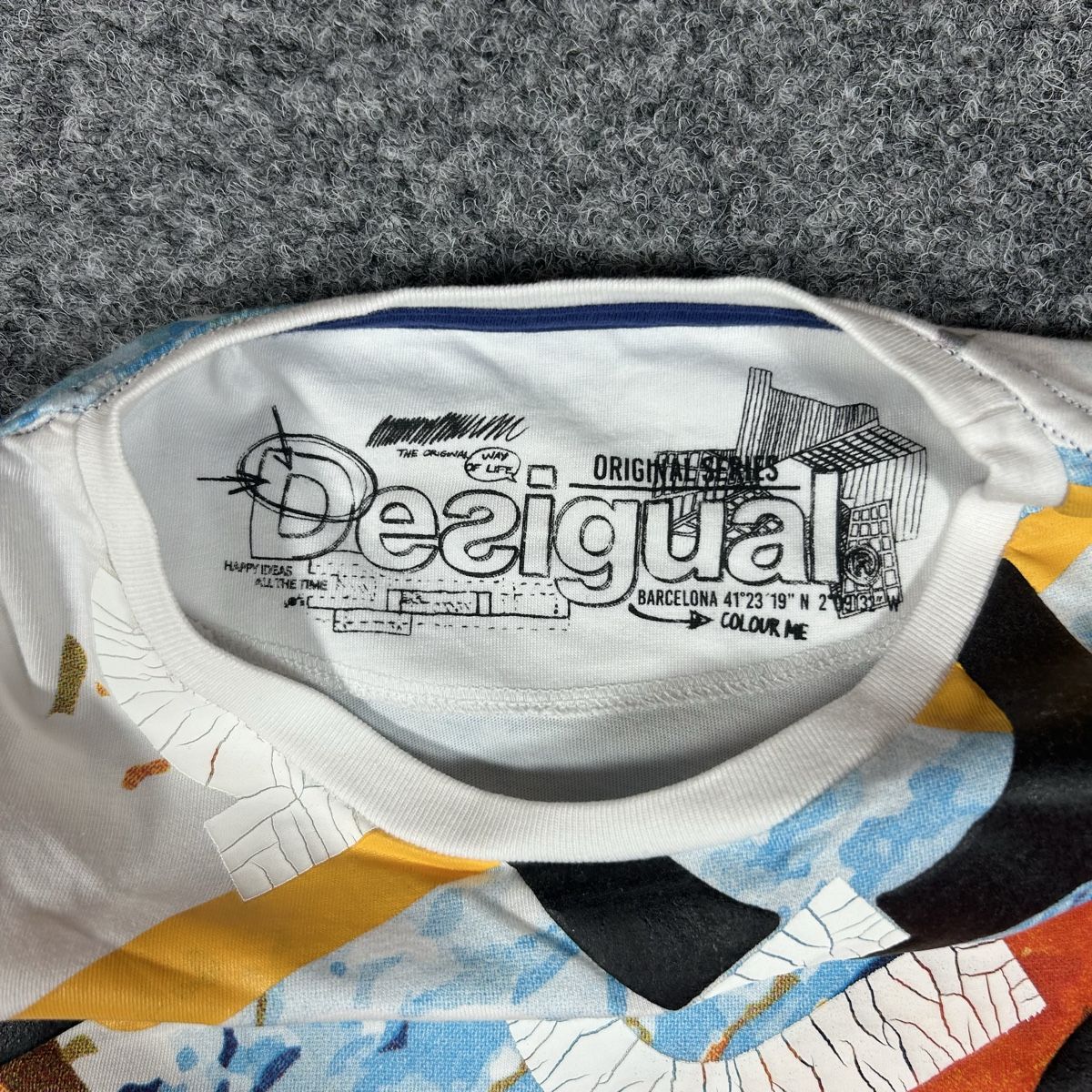 Desigual T-shirt: Desigual size L new – Nuovo (secondo la descrizione) da La Sagne NE venduto da Matlasape 2