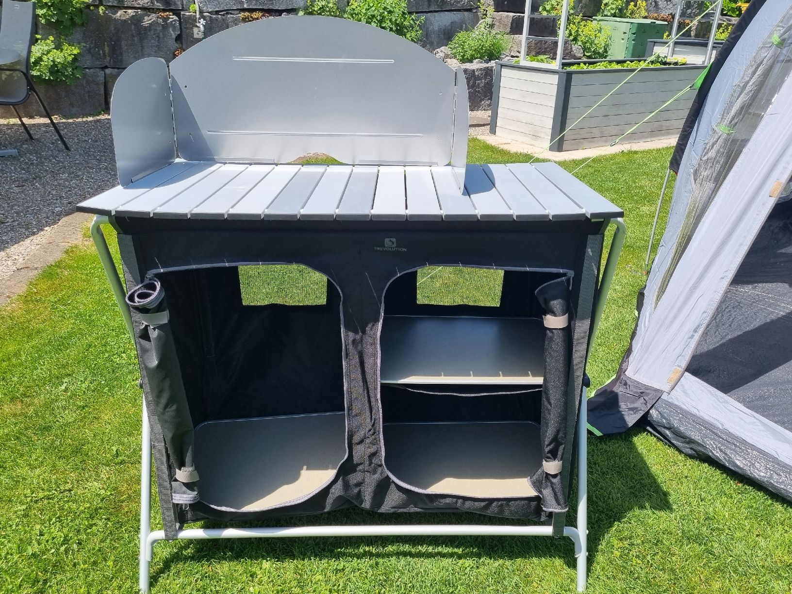 Armadi: Campingschrank mit Windschutz – Usato da Eschenbach SG venduto da Ma69st