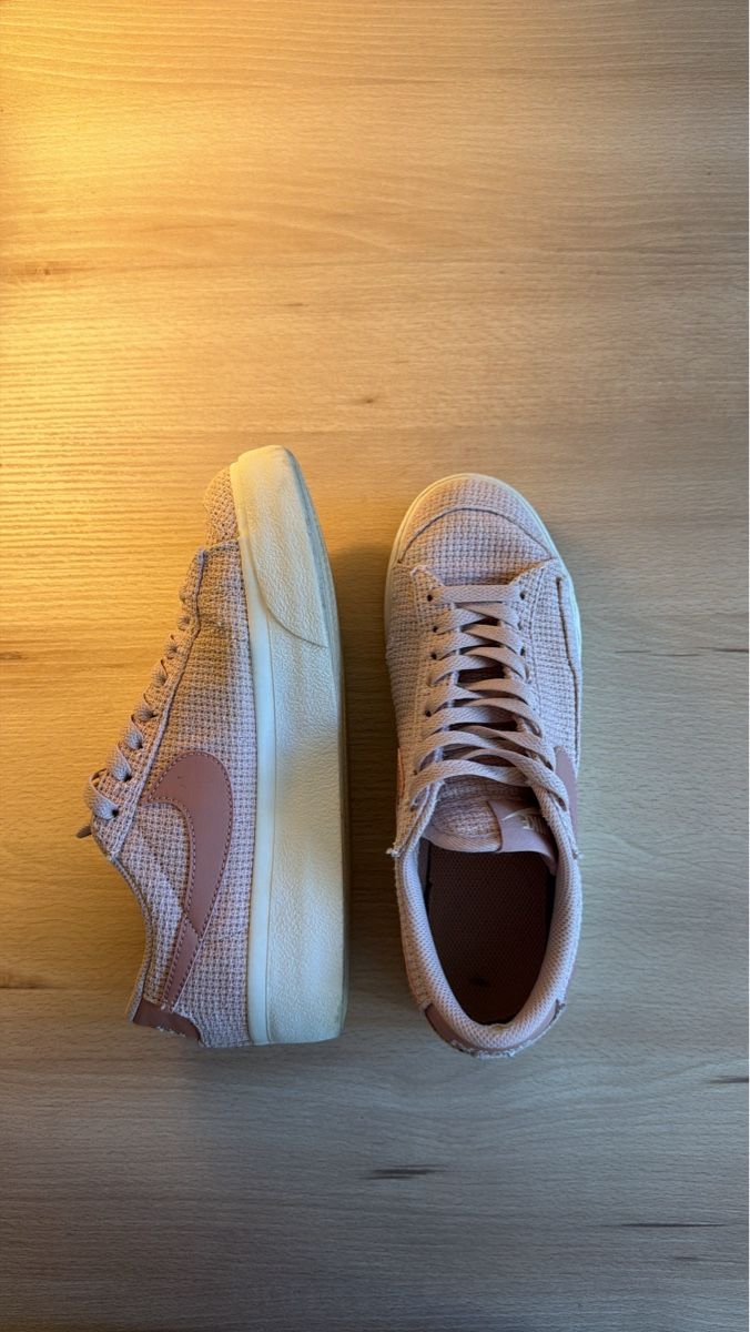 Nike Schuhe für Mädchen: PINK NIKE SNEAKERS – Gebraucht aus Puplinge von yav_9r9f