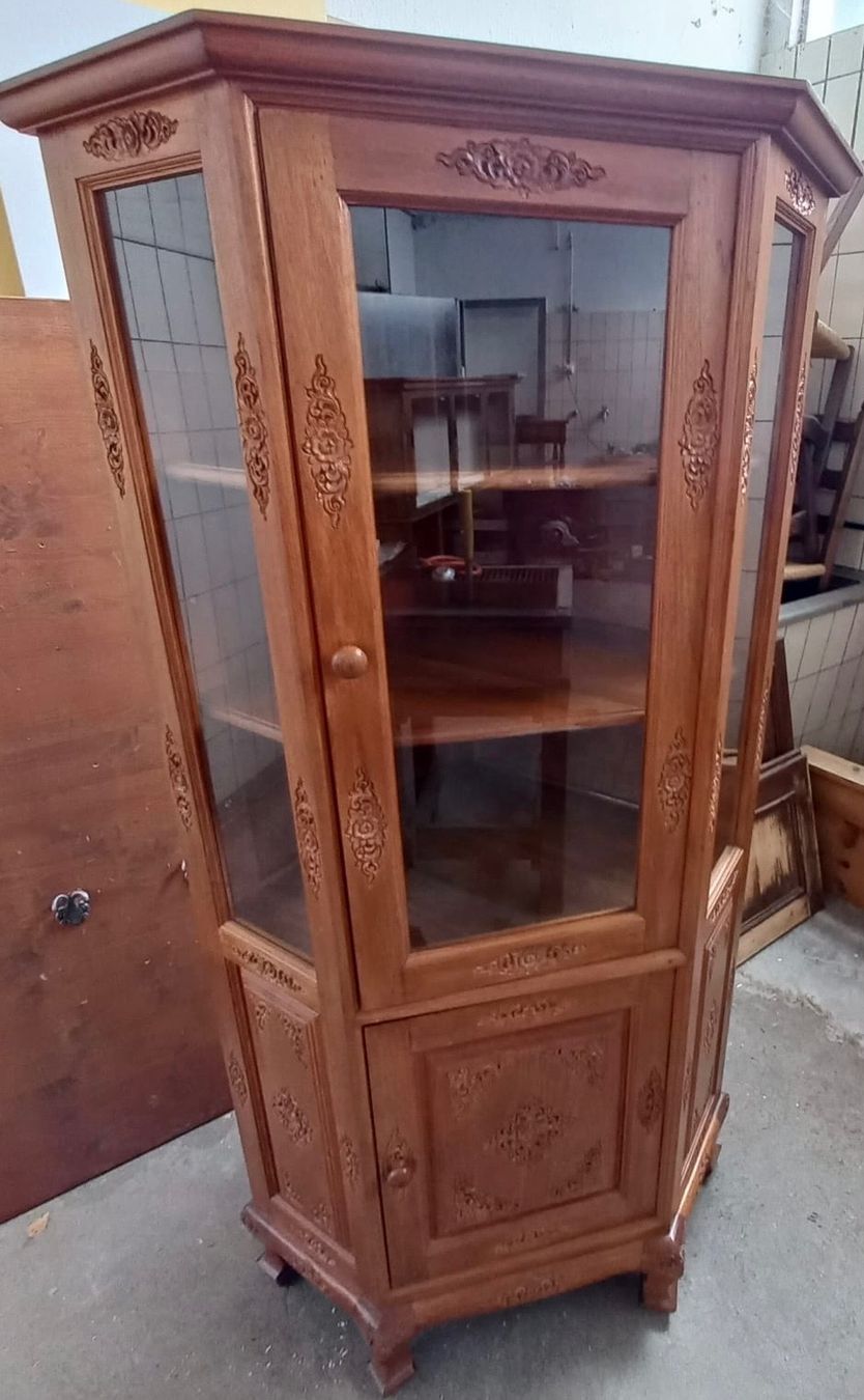 Vitrinen: Eckschrank ( Thailand) Massgefertigt – Gebraucht aus Arbon von Umay1