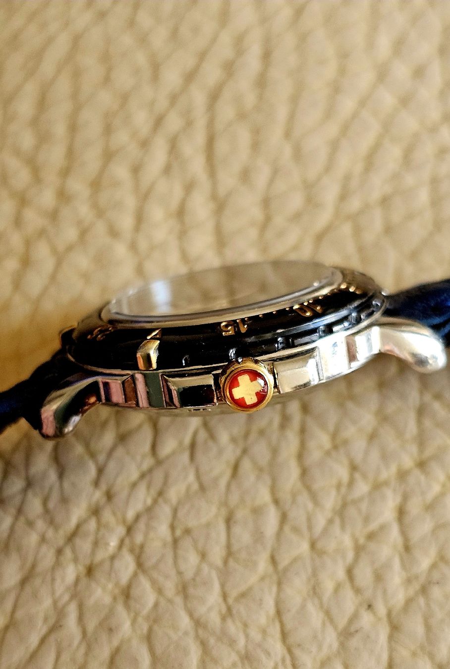 Michel Jordi Uhren: Michel Jordi quartz – Gebraucht aus vevey von Edwatch 2