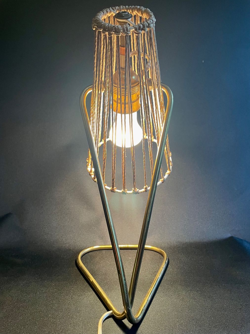 Lampade: Lampe de table, par Rupert Nikoll, Vienne, année 1960 – Usato da Prez vers Siviriez venduto da Mistinguette 4