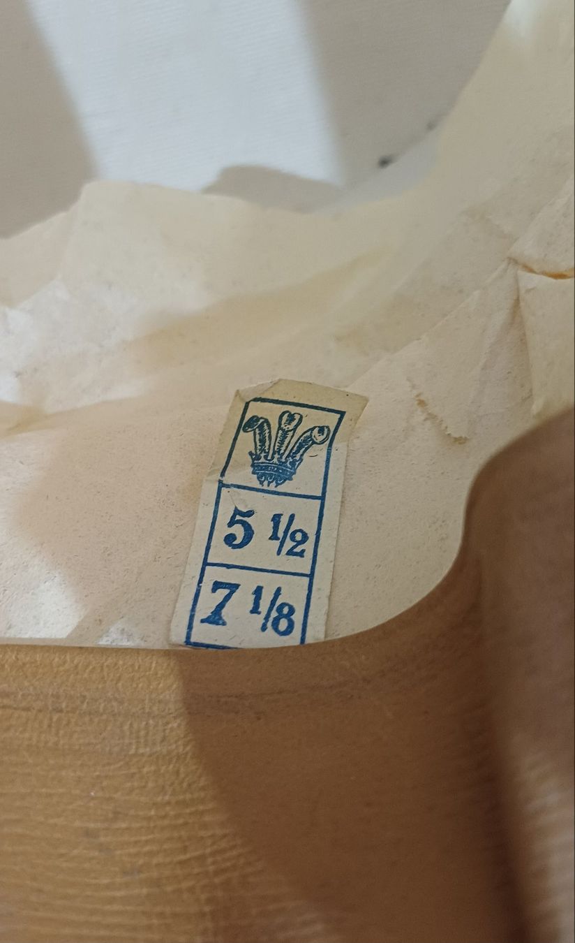 Copricapi, berretti & cappellini: antiker Zylinder – Usato da Luzern venduto da IG_Arbeit 5