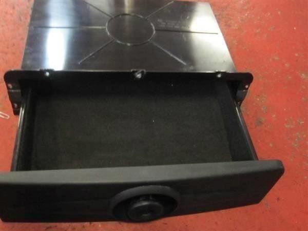 Smart Tutti pezzi di ricambio auto: Smart For Two Schublade unter Sitz – Usato da Winterthur venduto da stancosmart 1