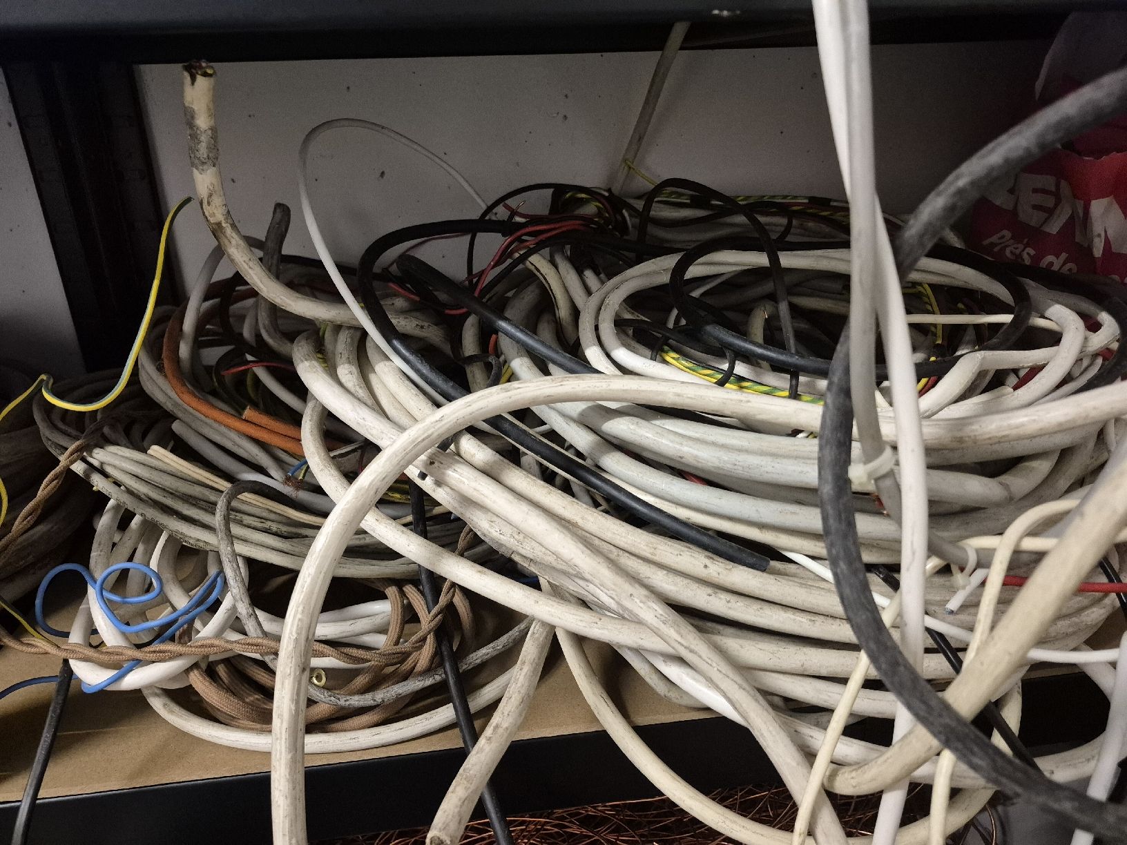 Câbles: kabel – Défectueux à Fehraltorf par Schmid_Y 1