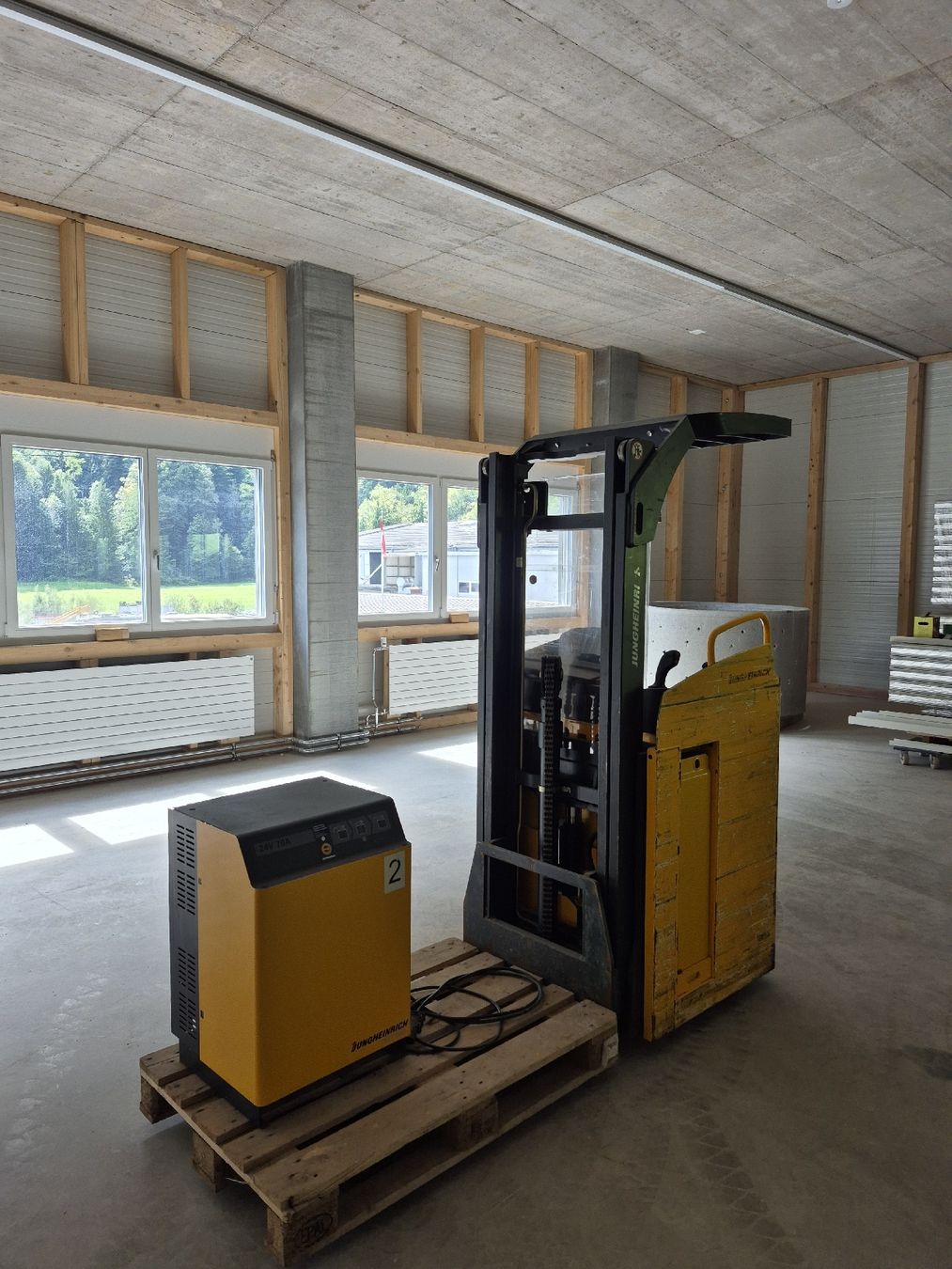 Jungheinrich Carrelli elevatori e a forche: Jungheinrich ESC 214Z – Difettoso da Ried (Muotathal) venduto da schaller96