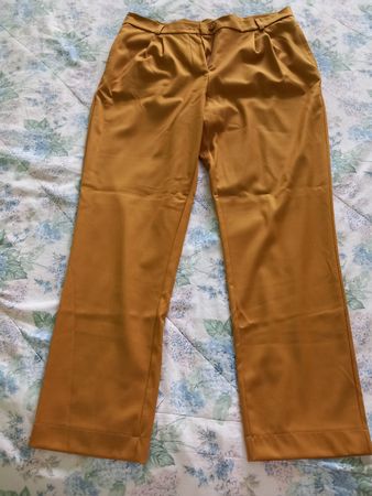 Elegant Hose von PLEASE in Senfgelb – Grösse L – neuwertig!