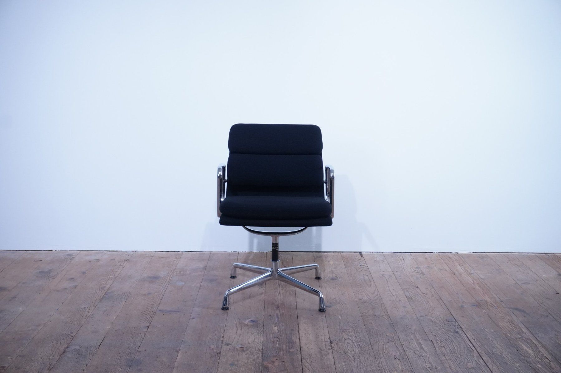 Vitra Sedie: Original Vitra Eames Soft Pad EA208 Stoff schwarz – Usato da Bad Zurzach venduto da QLASSIQ 1