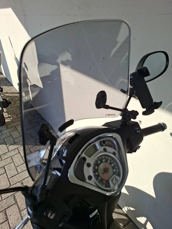 Scooters: Honda Sh Mode Windschutzscheibe  – Neu und originalverpackt aus Gersau von blikk21 2