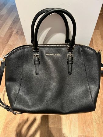 Michael Kors Tasche schwarz praktisch NEU