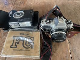 Nikon Kamera FG mit Blitz und Anleitung